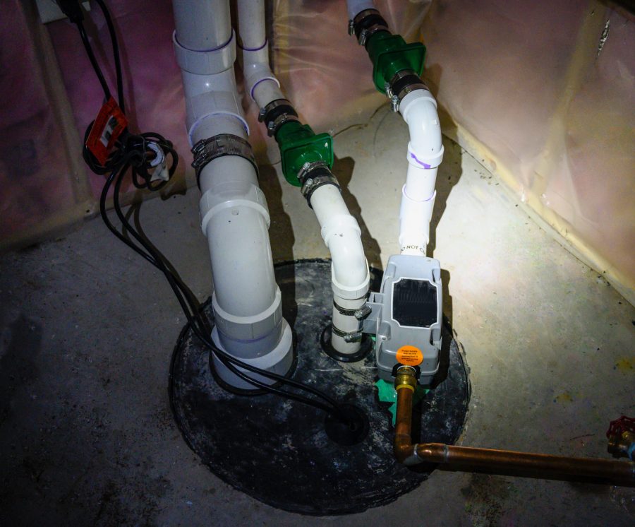 Sump,Pump,Manhole,With,Water,Backup,Viewed,With,A,Flashlight Sump,Pump,Manhole,With,Water,Backup,Viewed,With,A,Flashlight